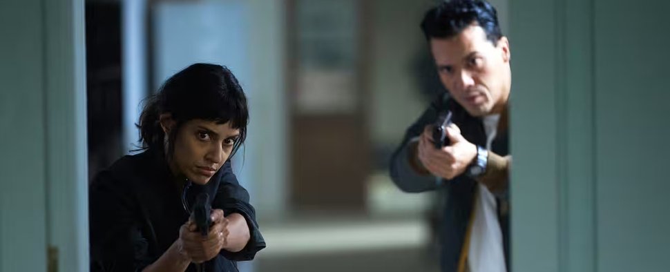 Zara Taylor (Ritu Arya) und Vincent Taleb (Tewfik Jallab) in „Paris Has Fallen“ – Bild: Urban Myth Films/Millenium IP/Canal+/Simon Ridgway
