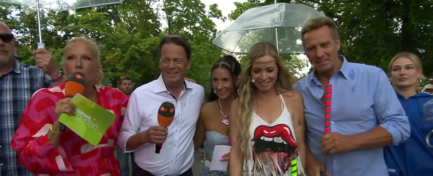 Evakuierung im „ZDF-Fernsehgarten“: Gewitter macht Mallorca-Party nass – Andrea Kiewel: „Es wäre die fetteste Banger-Show des Jahrtausends geworden!“ – Bild: ZDF/​Screenshot