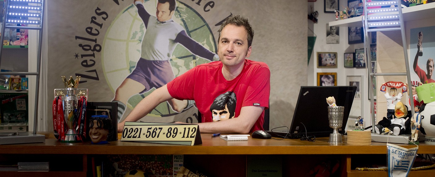 „Zeiglers wunderbare Welt des Fußballs“ musste gestern entfallen – Leitung zwischen Bremen und Köln kam nicht zustande – Bild: WDR/​Thorsten Jander