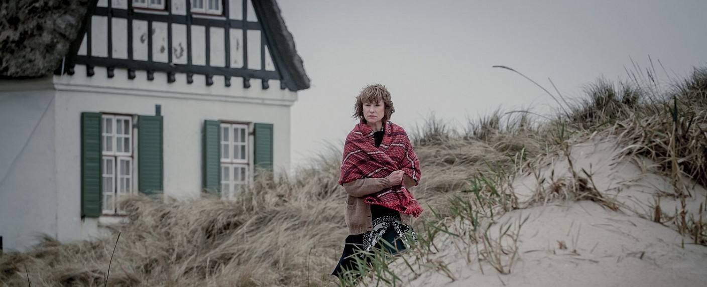 Netflix enthüllt „Zeit der Geheimnisse“ als deutsche Eigenproduktion – Corinna Harfouch und Christiane Paul in Geschichte über vier Frauen – Bild: Nik Konietzny/​Netflix