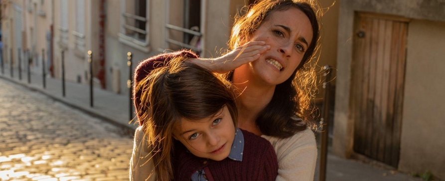 „Ziemlich beste Stiefmutter“ startet im deutschen Fernsehen durch – Französische Dramedy feiert im April Premiere – Bild: OCS
