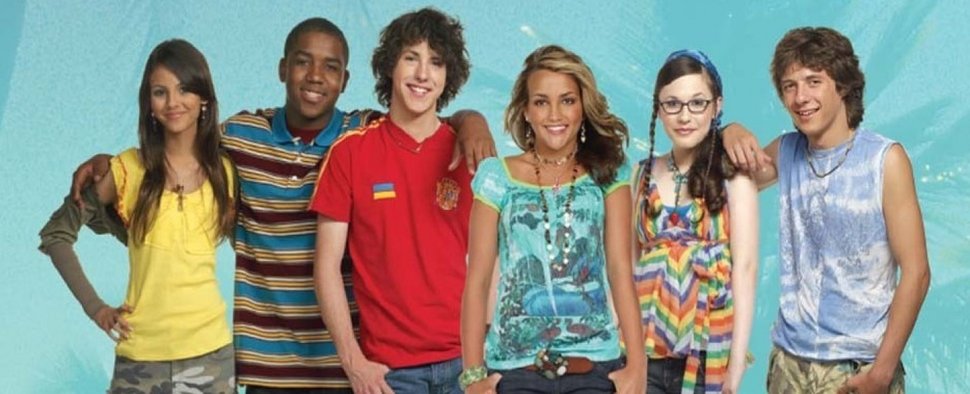 „Zoey 101“: Der Cast um Jamie Lynn Spears (3. v. r.) – Bild: Nickelodeon