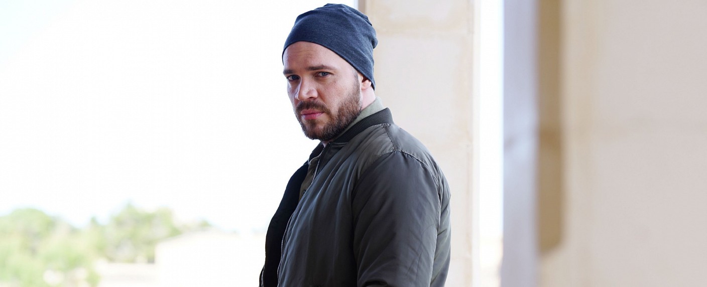 „Gute Zeiten, schlechte Zeiten“: Erik Fritsche kehrt zurück – Darsteller Patrick Heinrich ab heute mit Hauptrolle – Bild: TVNOW /​ Sebastian Geyer