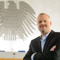 „Absolute Mehrheit“ erfolgreichster Polittalk in junger Zielgruppe – Quotenstarkes Debüt für ProSieben-Mann Stefan Raab – Bild: ProSieben/​Willi Weber