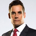 „Heroes“-Star Adrian Pasdar in „Political Animals“ – An der Seite von Sigourney Weaver in USA-Format – Bild: NBC