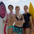 Kiki, Amber und Zoey am Strand – Bild: ZDF/Ben Timony
