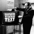 1980: SFB-Intendant Wolfgang Haus startet den Videotext – per Knopfdruck – Bild: ARD/rbb 1980: SFB-Intendant Wolfgang Haus startet den Videotext – per Knopfdruck – Bild: ARD/rbb