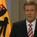 Bundespräsident Christian Wulff bei der Weihnachtsansprache 2011 – Bild: ZDF /Screenshot Bundespräsident Christian Wulff bei der Weihnachtsansprache 2011 – Bild: ZDF /Screenshot