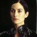 Carrie-Anne Moss als Trinity in den „Matrix“-Filmen – Bild: Warner Bros. Pictures