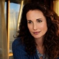 Hallmark verlängert „Cedar Cove“ mit Andie MacDowell – Zweite Staffel der Dramedy-Serie wird 2014 ausgestrahlt – Bild: Hallmark