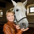 Pferde-Serie „Das Glück dieser Erde“ wird eingestellt – Die ARD und ihr luxuriöses Dienstagsproblem – Bild: ARD/​ORF/​Ali Schafler