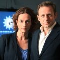 Claudia Michelsen und Samuel Finzi – Bild: ZDF/H.J. Pfeiffer