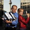 „Hauptstadtrevier“: Das Erste zeigt weiteren ‚Schmunzelkrimi‘ – Neunte „Heiter bis tödlich“-Serie startet im November – Bild: ARD/​Thorsten Eichhorst/​Montage