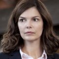 Jeanne Tripplehorn als Dr. Alex Blake – Bild: CBS