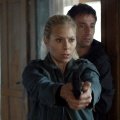 Maria Wern auf der Jagd nach einem Verdächtigen – Bild: ARD Degeto/Eyeworks Film Gemini/Calle Persson Maria Wern auf der Jagd nach einem Verdächtigen – Bild: ARD Degeto/Eyeworks Film Gemini/Calle Persson