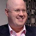 Matt Lucas als neuer „Mr. Bean“ in der BBC-Comedy „Pompidou“ – Gaststars unterstützen „Little Britain“-Erfinder ohne viele Worte – Bild: BBC