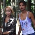ZDF dreht Abenteuerserie im australischen Dschungel – Susan Hoecke trifft auf giftige Spinnen und Krokodile – Bild: ZDF/​Jasin Boland