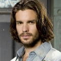 „Dexter“: Santiago Cabrera in Staffel 7 – „Heroes“-Darsteller spielt Journalisten – Bild: NBC