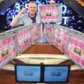 Stefan Raab präsentiert den Jackpot mit 3,5 Mio. Euro – Bild: ProSieben