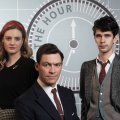 arte zeigt BBC-Drama „The Hours“ ab März – Hinter den Kulissen der TV-News im Jahr 1956 – Bild: BBC