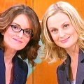Tina Fey und Amy Poehler moderieren die ‚Golden Globes‘ – Bild: NBC Tina Fey und Amy Poehler moderieren die ‚Golden Globes‘ – Bild: NBC