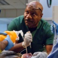 TNT Serie zeigt Krankenhaus-Serie „Monday Mornings“ ab Februar – Ving Rhames und Alfred Molina als Serien-Halbgötter in Weiß – Bild: TNT