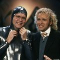 Harald Schmidt: Wetteinlösung im Einteiler-Rennanzug – Bild: ZDF/Renate Schäfer Harald Schmidt: Wetteinlösung im Einteiler-Rennanzug – Bild: ZDF/Renate Schäfer