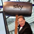 Sky stellt tägliche „Zapping“-Folgen gratis ins Netz – Mini-Format auch bei YouTube und Facebook – Bild: Sky/​Fabian Helmich