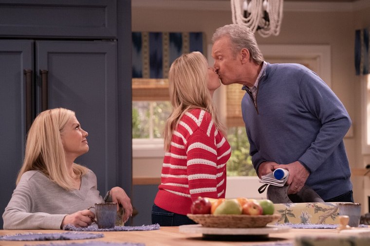 Leanne“: Chuck Lorres („Two and a Half Men“) neue Sitcom ist leidlich unterhaltsam – Review – fernsehserien.de