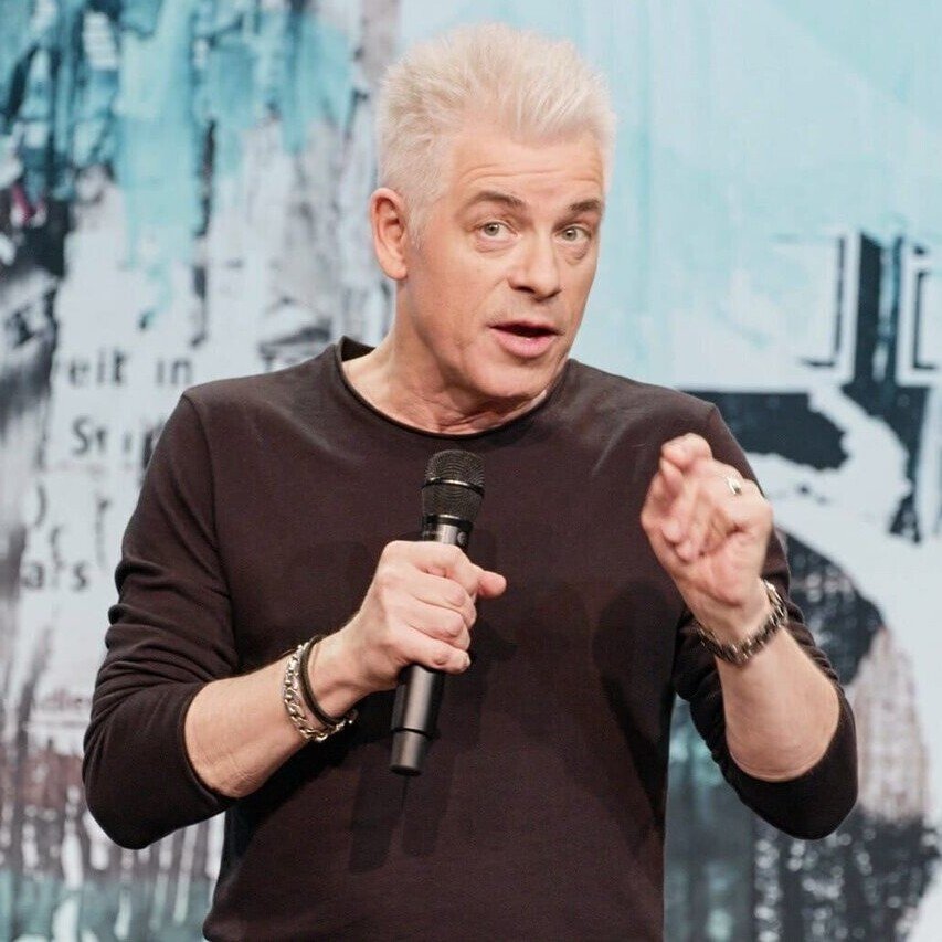 Michael Mittermeier – Live auf der Bühne! – Bild: ORF