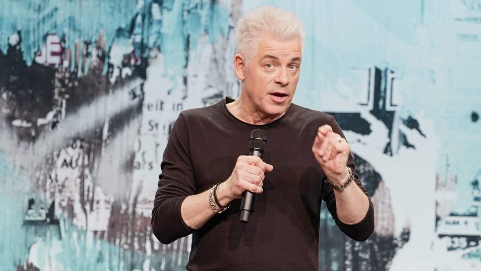 Michael Mittermeier – Live auf der Bühne! – Bild: ORF