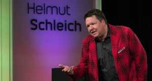 Helmut Schleich live auf der Bühne! – Bild: BR/Julia Müller Helmut Schleich live auf der Bühne! – Bild: BR/Julia Müller