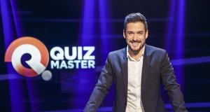 Promi-Quizmaster – Bild: Servus TV