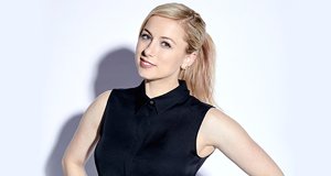 Truth & Iliza – Bild: Freeform/Jonathan Weiner Truth & Iliza – Bild: Freeform/Jonathan Weiner