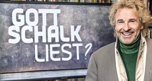 Gottschalk liest? – Bild: BR/Philipp Kimmelzwinger