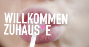 Willkommen zu Hause – Bild: Fotograf Mustermann/Curry Fiasko Film Willkommen zu Hause – Bild: Fotograf Mustermann/Curry Fiasko Film