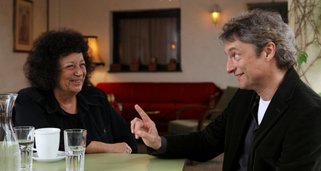 Dorfer spricht mit …