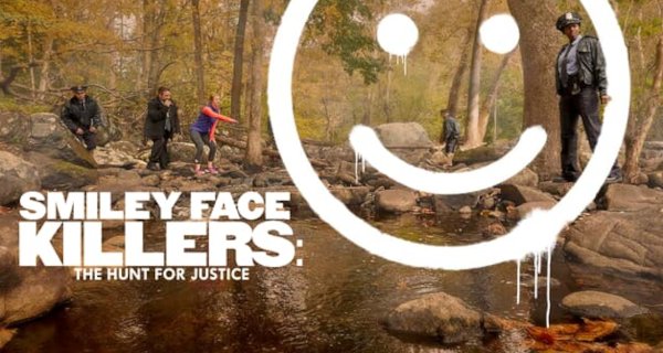 Smiley Face Killers: Die Jagd nach Gerechtigkeit – Bild: 44 Blue Productions/A Red Arrow Studios Company/Blumhouse Television
