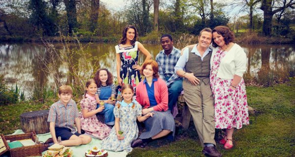 The Larkins – Bild: ITV/Objective Fiction/Genial Productions/All3Media International The Larkins – Bild: ITV/Objective Fiction/Genial Productions/All3Media International