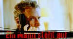 Ein Mann steht auf – Bild: ARD